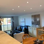 Logement de 3 chambres à 10 mins à pieds du centre du village et de la plage des canoubiers
